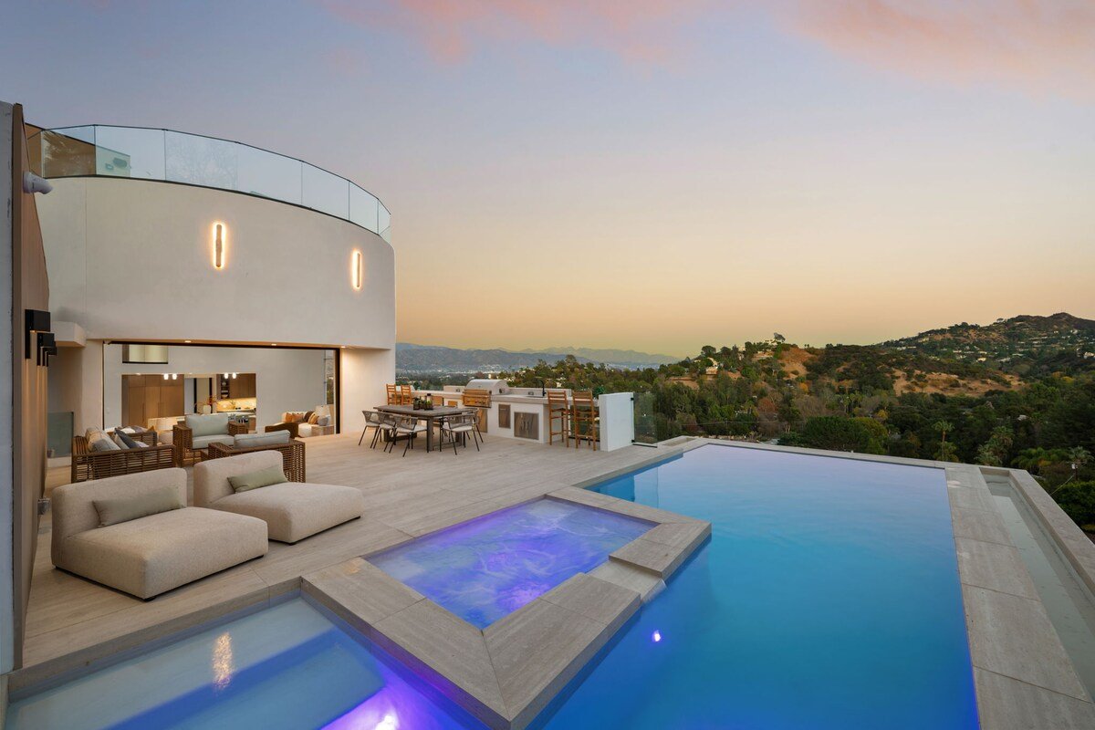 Stylish Studio City Oasis w/ Scenic Pool & Views gallery image 4