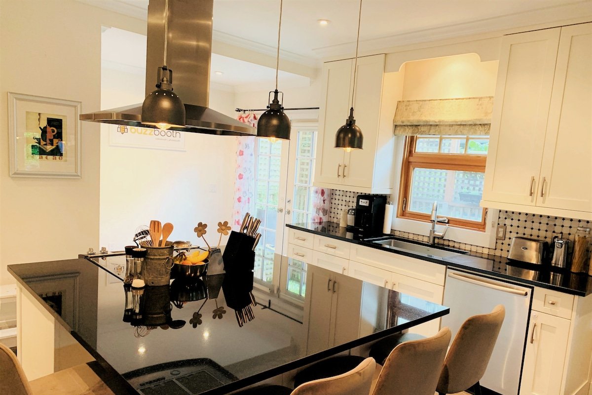 Beautiful Kitsilano 3 Bedroom 3Bath Home Vancouver gallery image 4