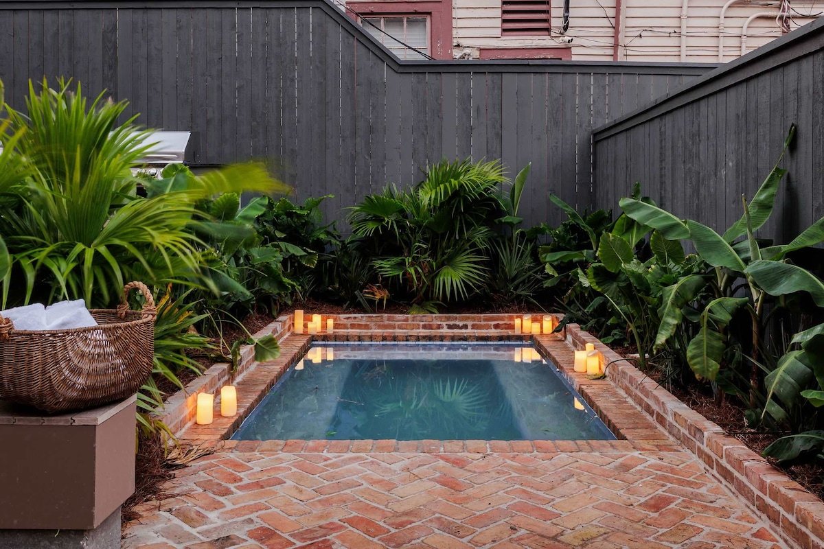Lush Garden District Suite | Shared Outdoor Space gallery image 5