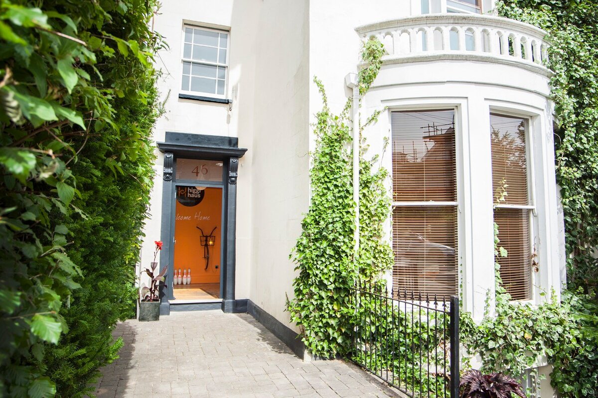 higgihaus 46 2-4 Bed Small Groups Hip gallery image 4