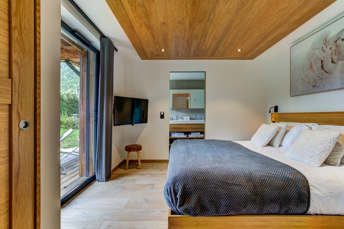 Elegant Chalet incl. daily bakery delivery & clean gallery image 5