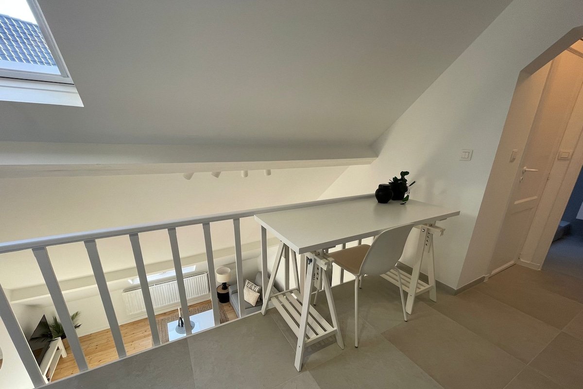 #8 Modern house in a chic area gallery image 3