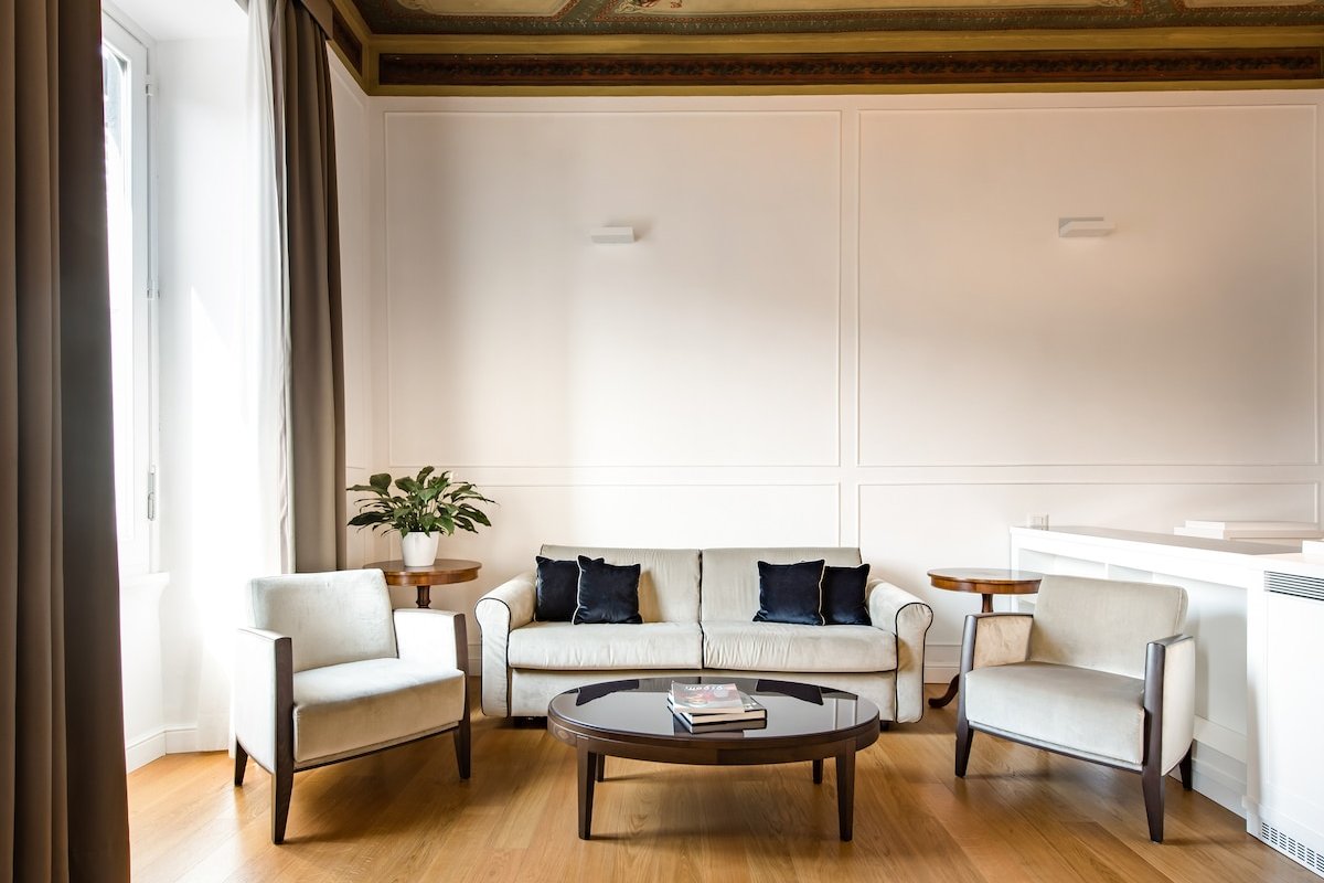 Appartamento di lusso elegante con un design moderno e vista su Piazza di Spagna gallery image 2