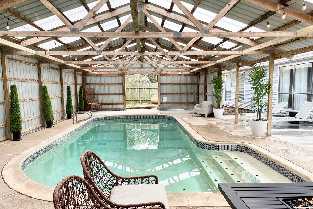 6BR Oasis • Pool, Spa & Foosball • Near Domain! gallery image 5