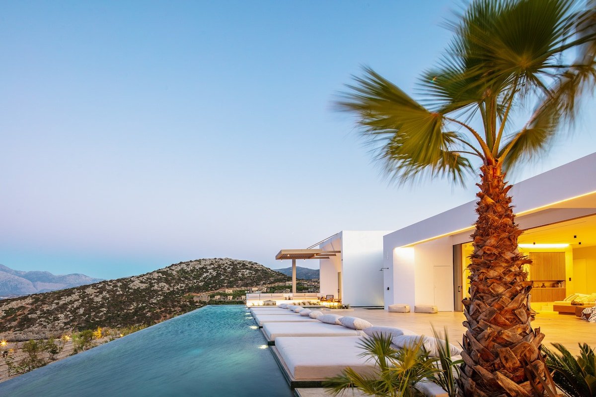 Design Villa,Fully staffed & Sea Views by etouri gallery image 4