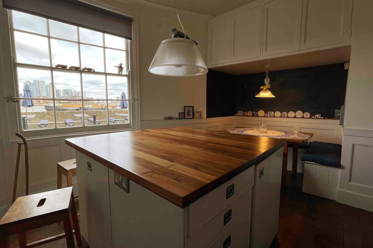 Great Riverside Townhouse, London gallery image 5