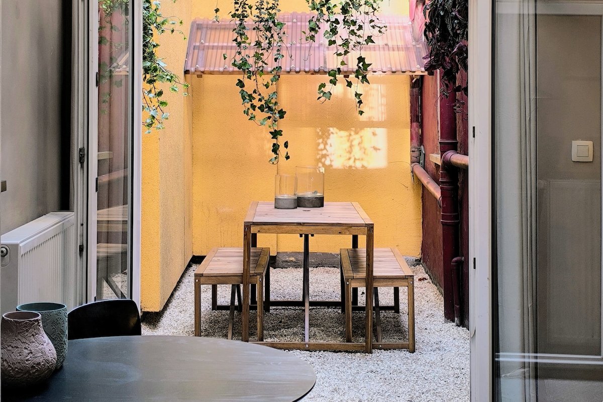 Charming Family Townhouse in Antwerp | Sleeps 12 gallery image 2