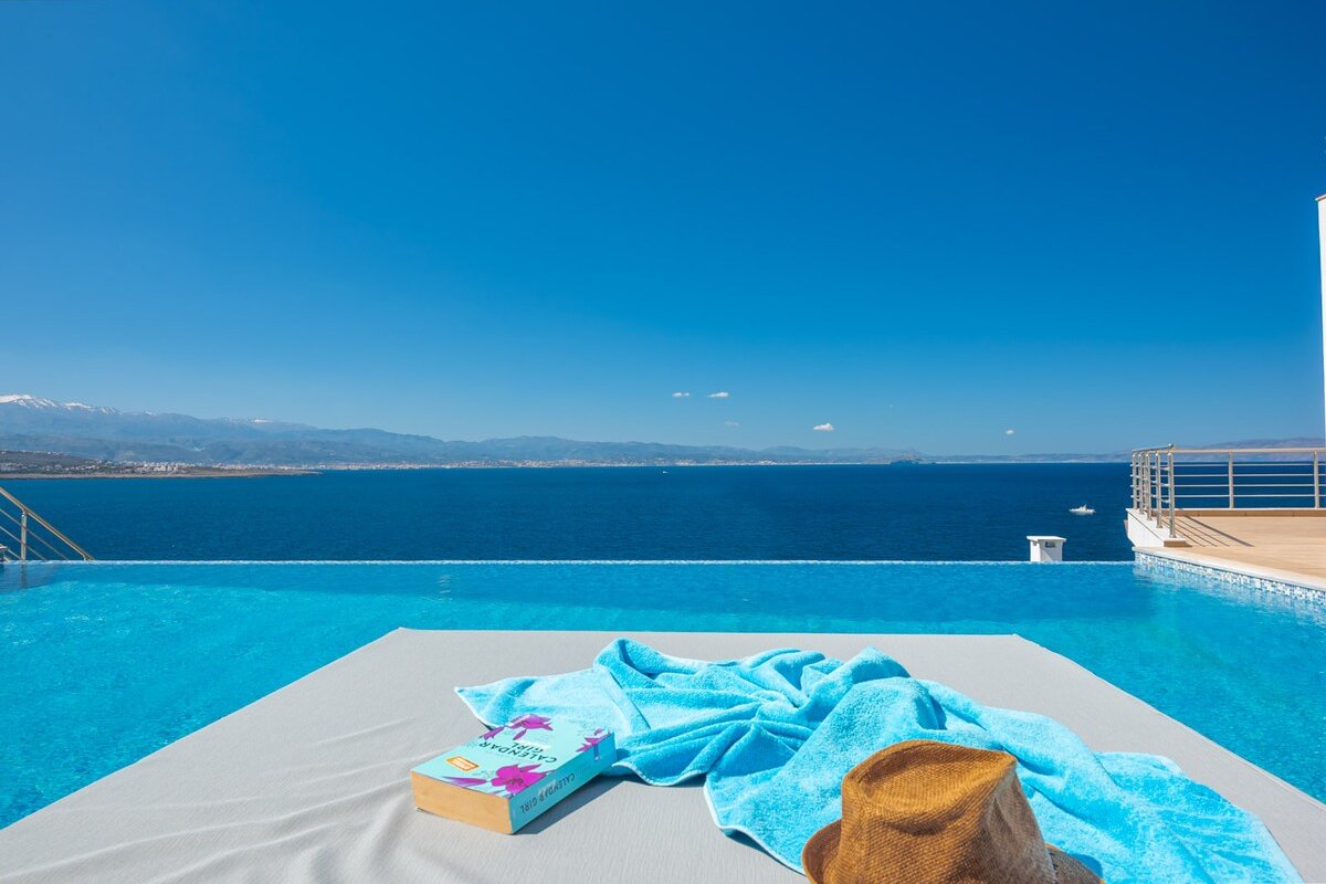 Villa del Mare, built on the edge of the sea gallery image 4