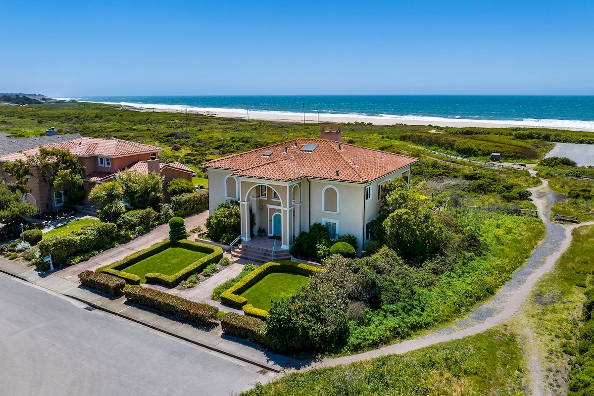 Ocean Front Luxury Home gallery image 3