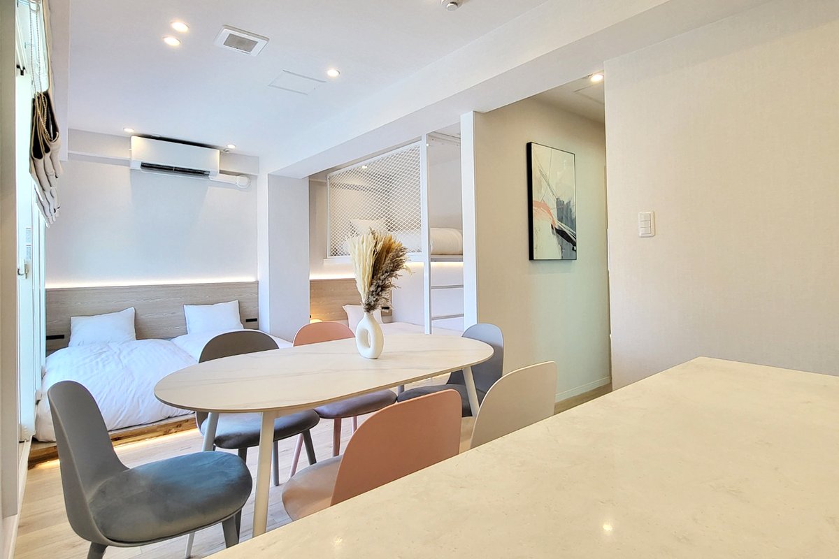 5 min Shinjuku/Convini 1 min/Shinjuku Gyoen/Mifi