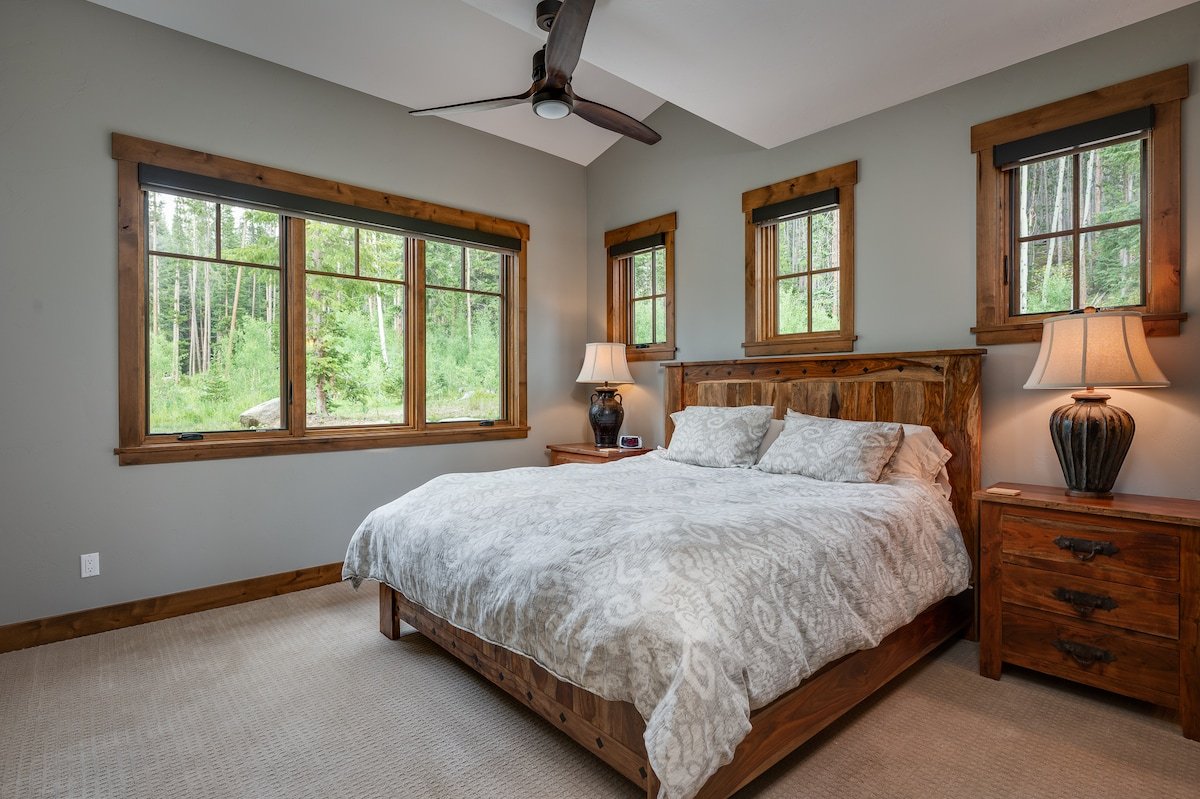 Luxury Custom Home on 35 Acres gallery image 2