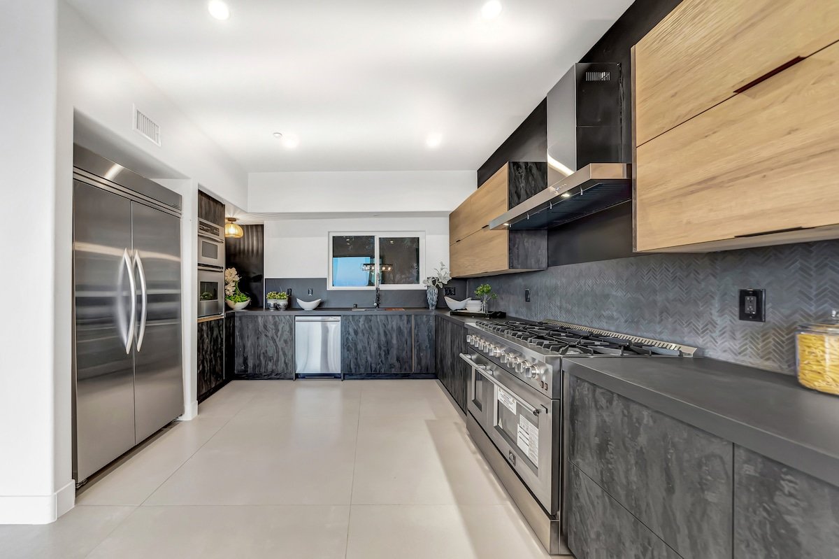 Modern Villa sunset Plaza gallery image 5