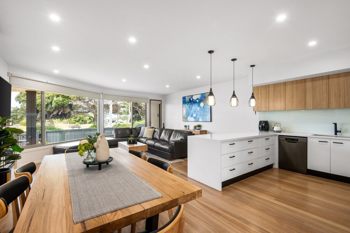 Beach Front Bliss with an Outdoor Spa! gallery image 4