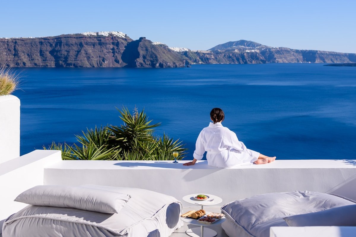 Cave Villa With Heated Plunge Pool & Caldera View gallery image 4