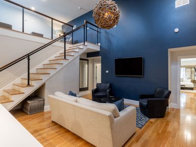 2 Bedrooms & Loft – Minutes to Shops & Restaurants