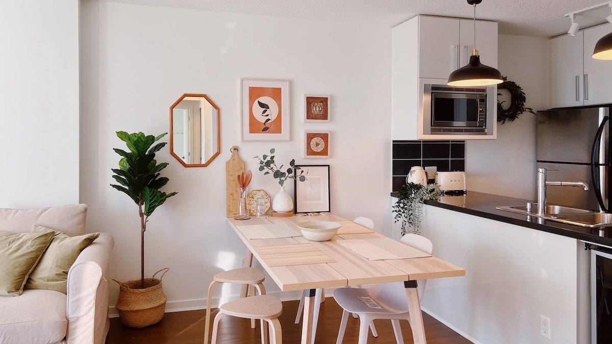 DT 3BDR/AC/Pool/Gym/Parking/Best Location gallery image 2