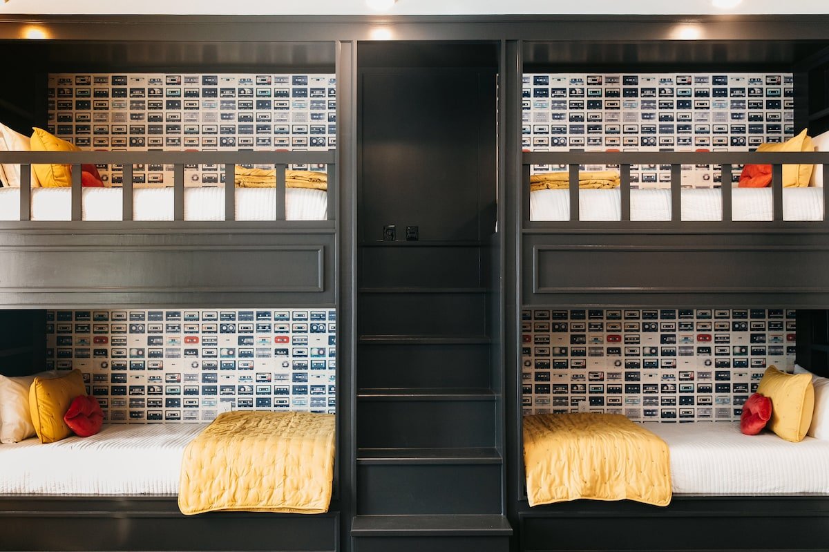 DESIGNER🤍SKYLINE VIEWS🤍HUGE🤍10 BED😴🤍BACHELORETTE gallery image 3