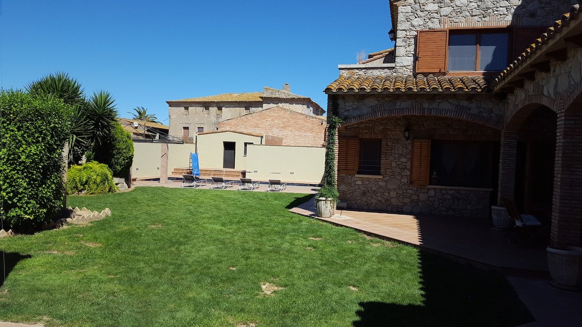 CalFerrerNou. House of high standing-Pool-Garden gallery image 5