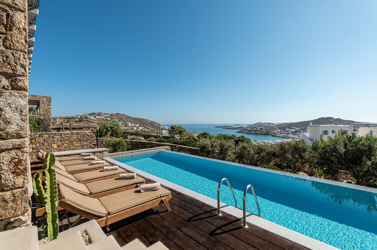 Dreamlike Villa 1, Private Infinity Pool! gallery image 2