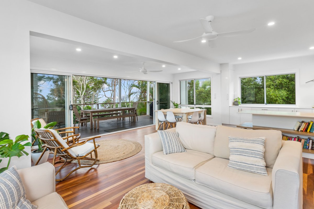 Yinneburra: Absolute beachfront at Yaroomba