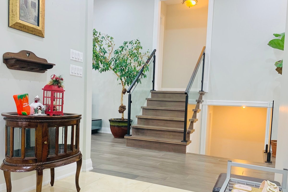 Dream House in North York/6 bedrooms/6 parkings gallery image 4