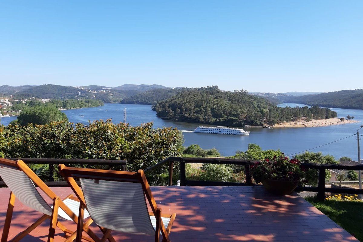 Douro Charming Chalet gallery image 2