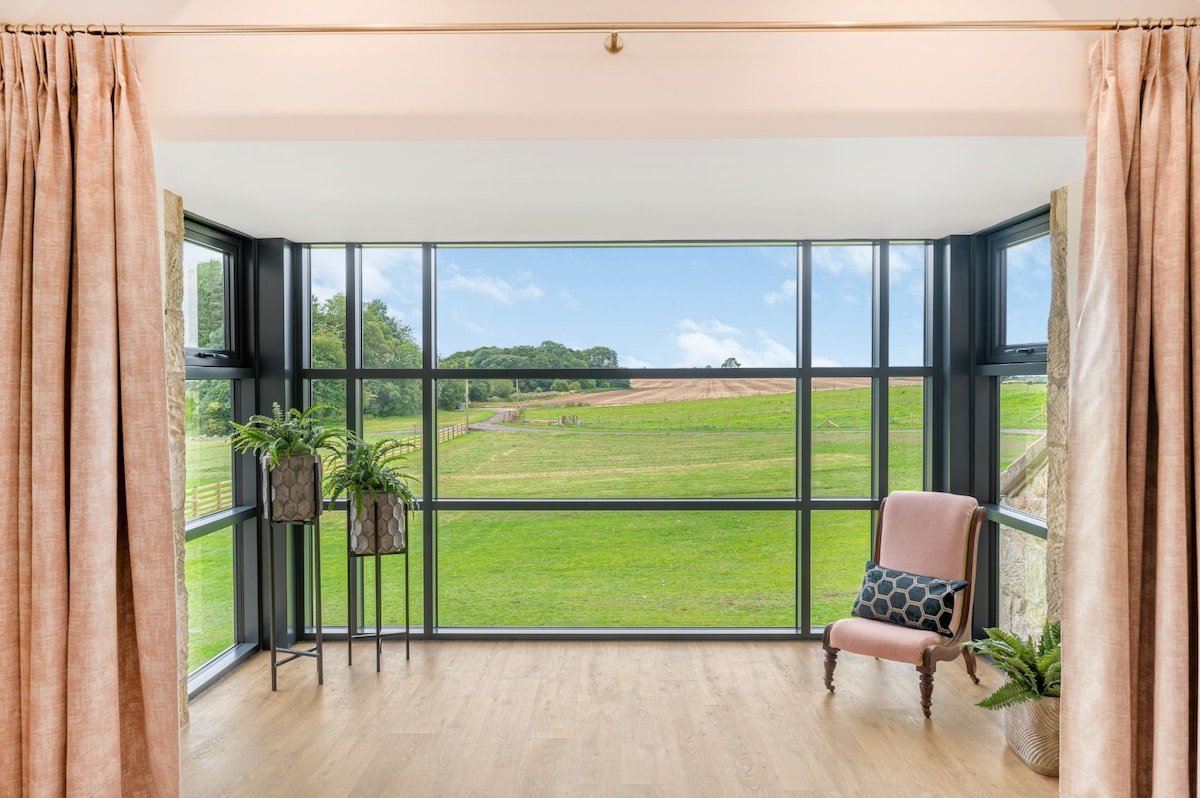 Dragonfly | Holiday at Home gallery image 4