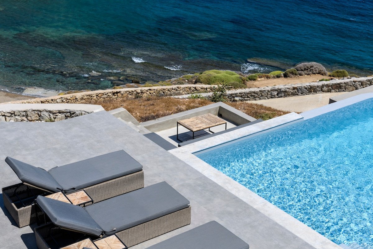 Mykonos Big Blue Seaside Villa with Infinity Pool gallery image 3
