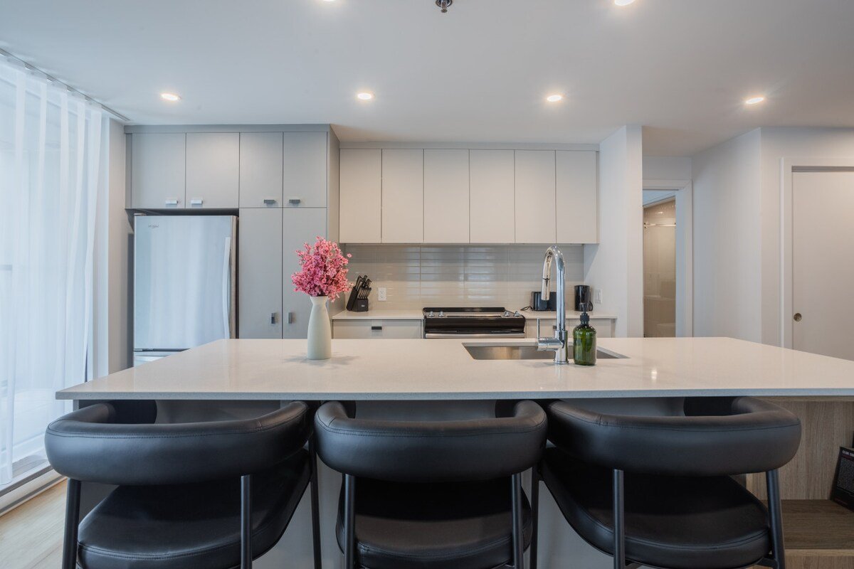 Exclusive Sanctuary: Elegance Meets Comfort gallery image 5