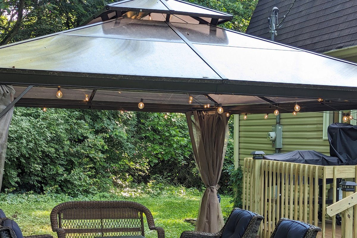 Wooded Retreat – 5 king beds, private, convenient