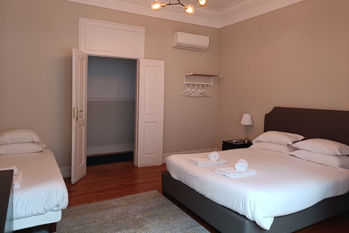 Park Deluxe/6 Rooms/Air Conditioner gallery image 3