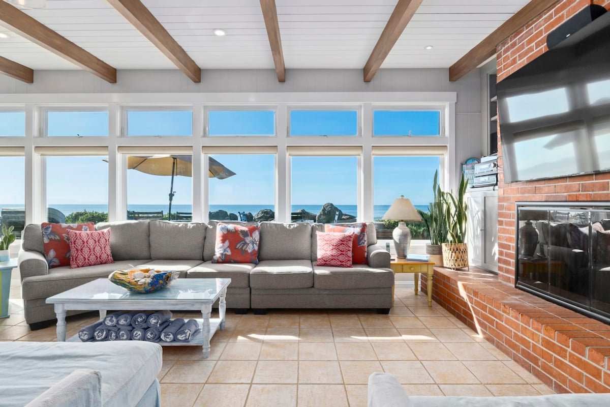 Beachfront Rio Del Mar Home – 5 bedrooms! gallery image 3