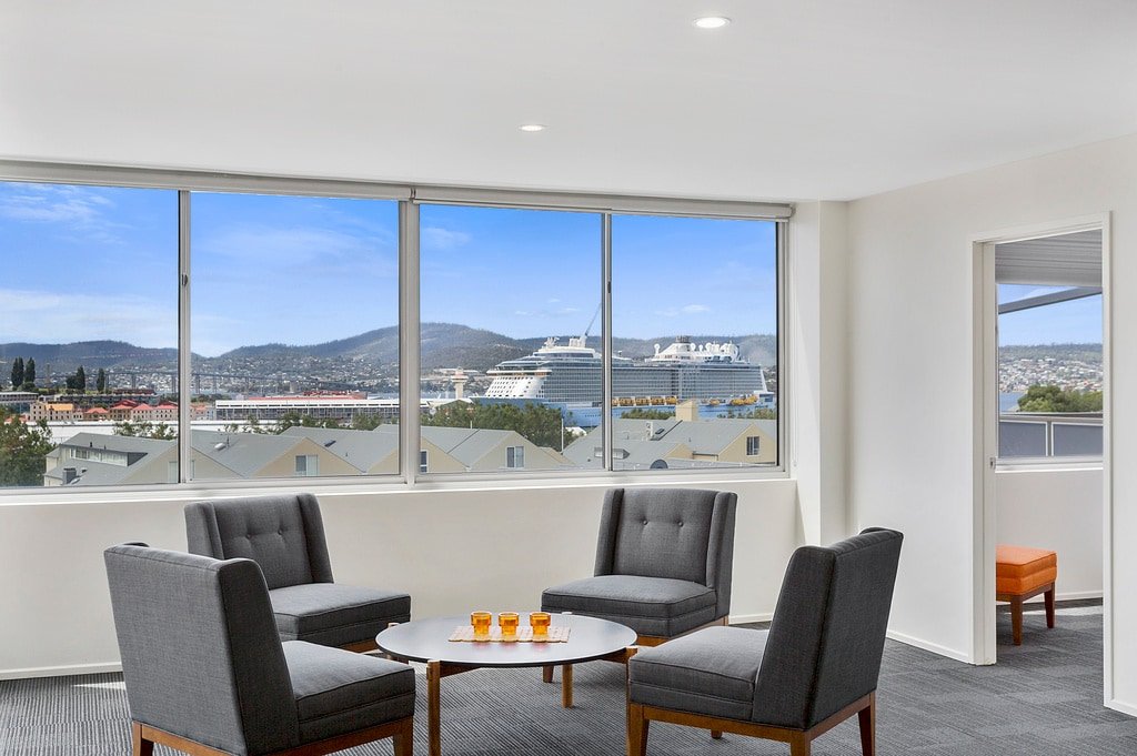 Battery Point Executive Penthouse Apartment gallery image 5