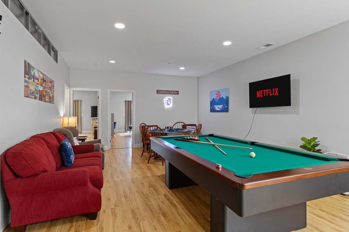 Spacious & Cozy Living | Relax, Play, Unwind gallery image 2