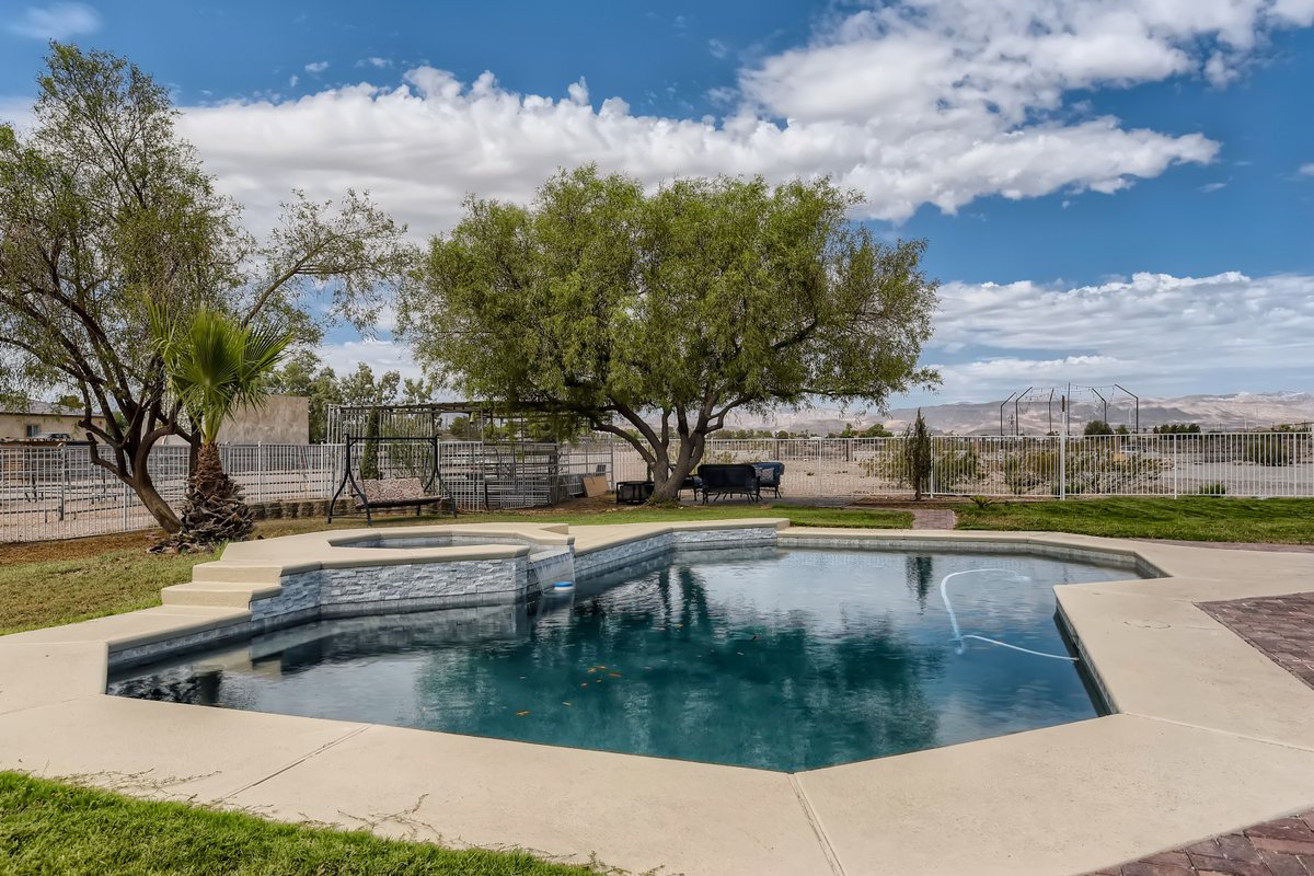 Luxury Villa 2.0 acre*Pool*View*Close Strip