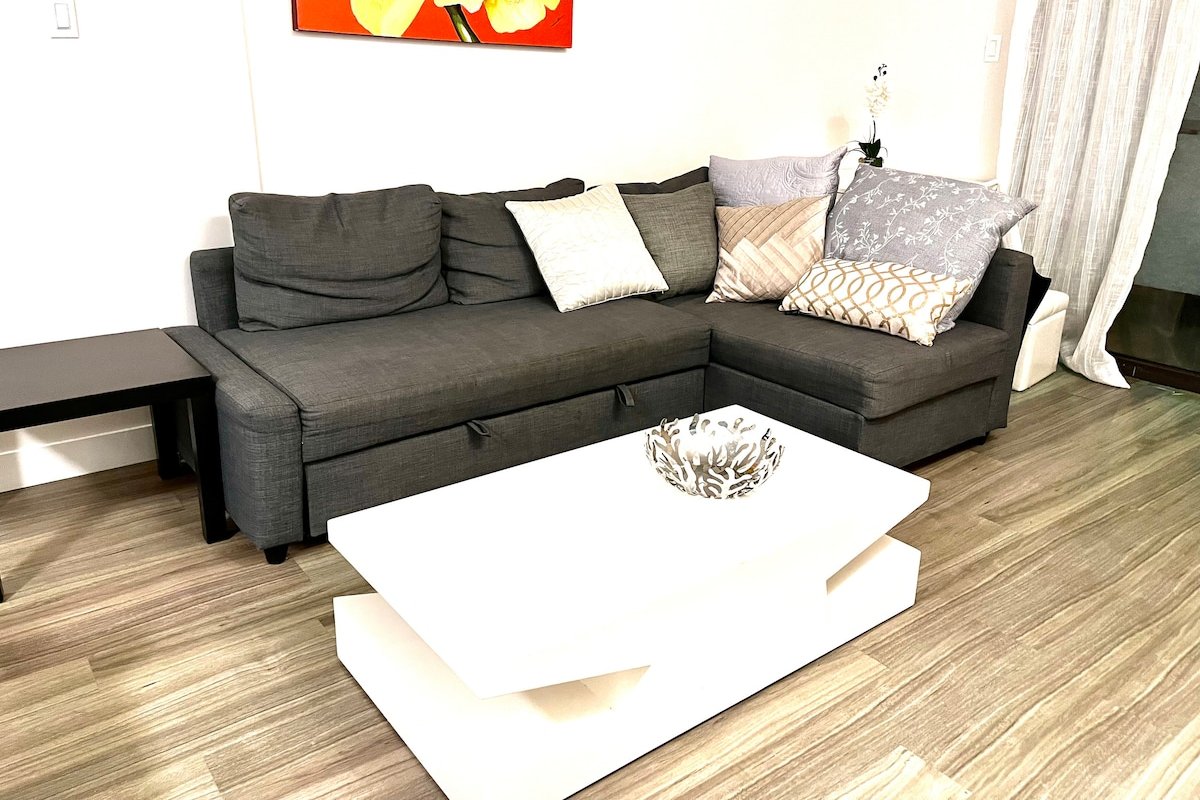 Main St, 10 min to downtown King Ed, 4 BR 2 Bath gallery image 5