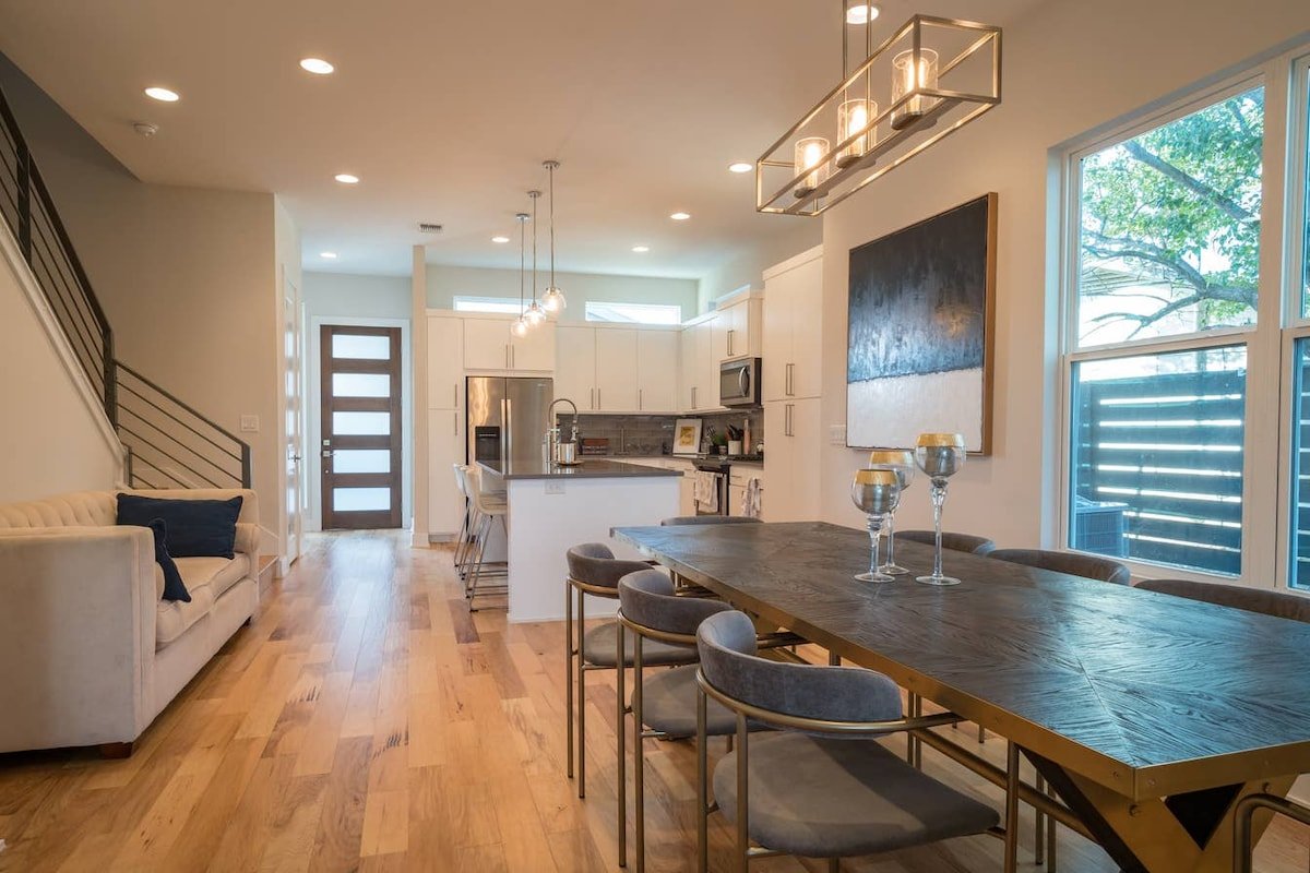 Chic Home Near Airport, SoCo, DT gallery image 3