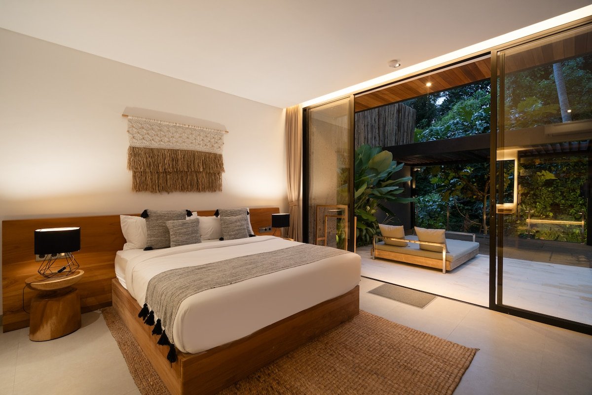Villa Red Wine : 6 BR Retreat Nearby Ubud Central gallery image 3