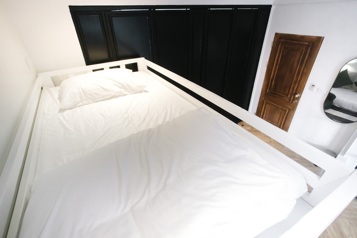 wari B. 3BR Penthouse (4th fl) 30 sec. to BTS gallery image 5