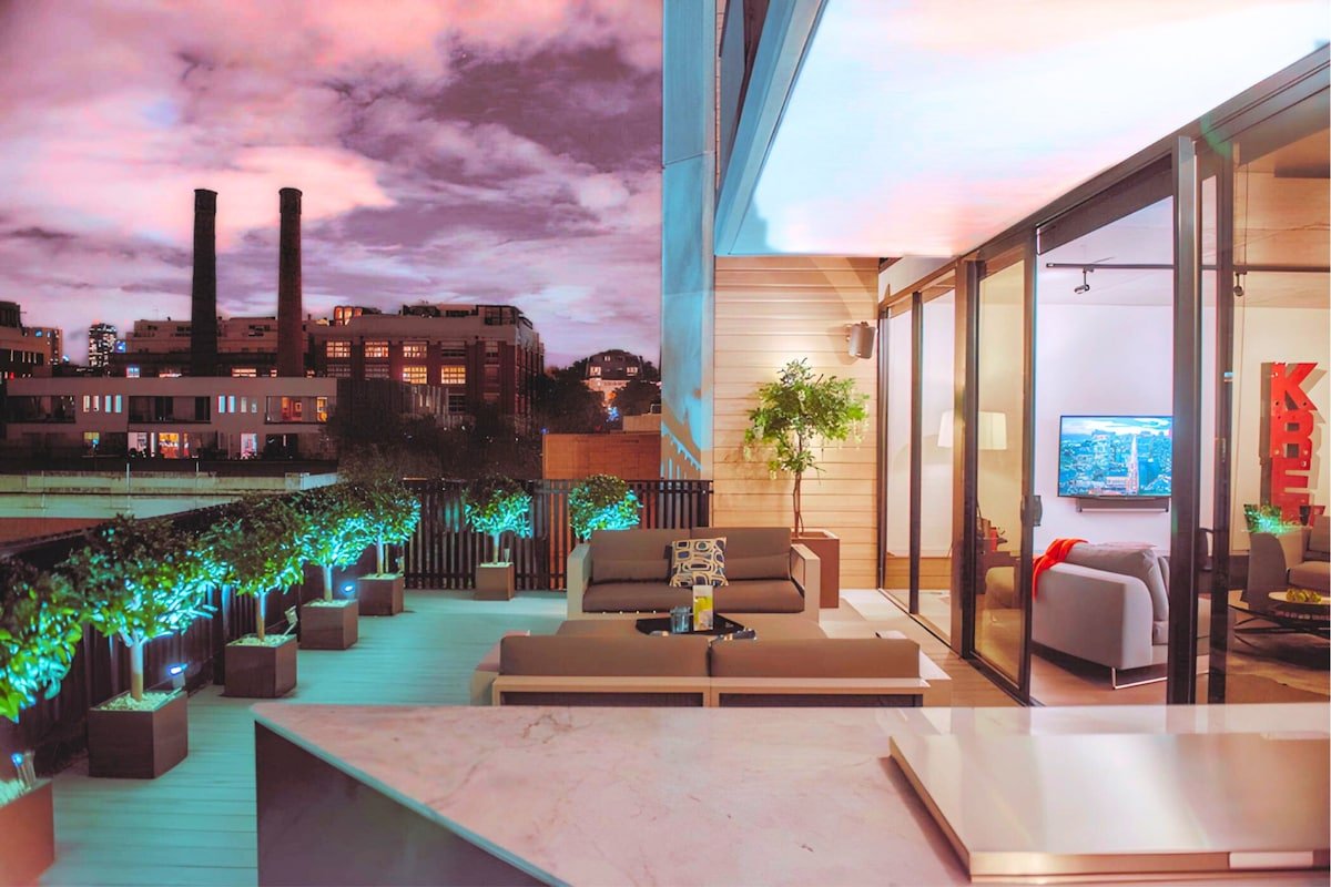 Grand Deck Vast Heritage City Views – Bespoke Home gallery image 2