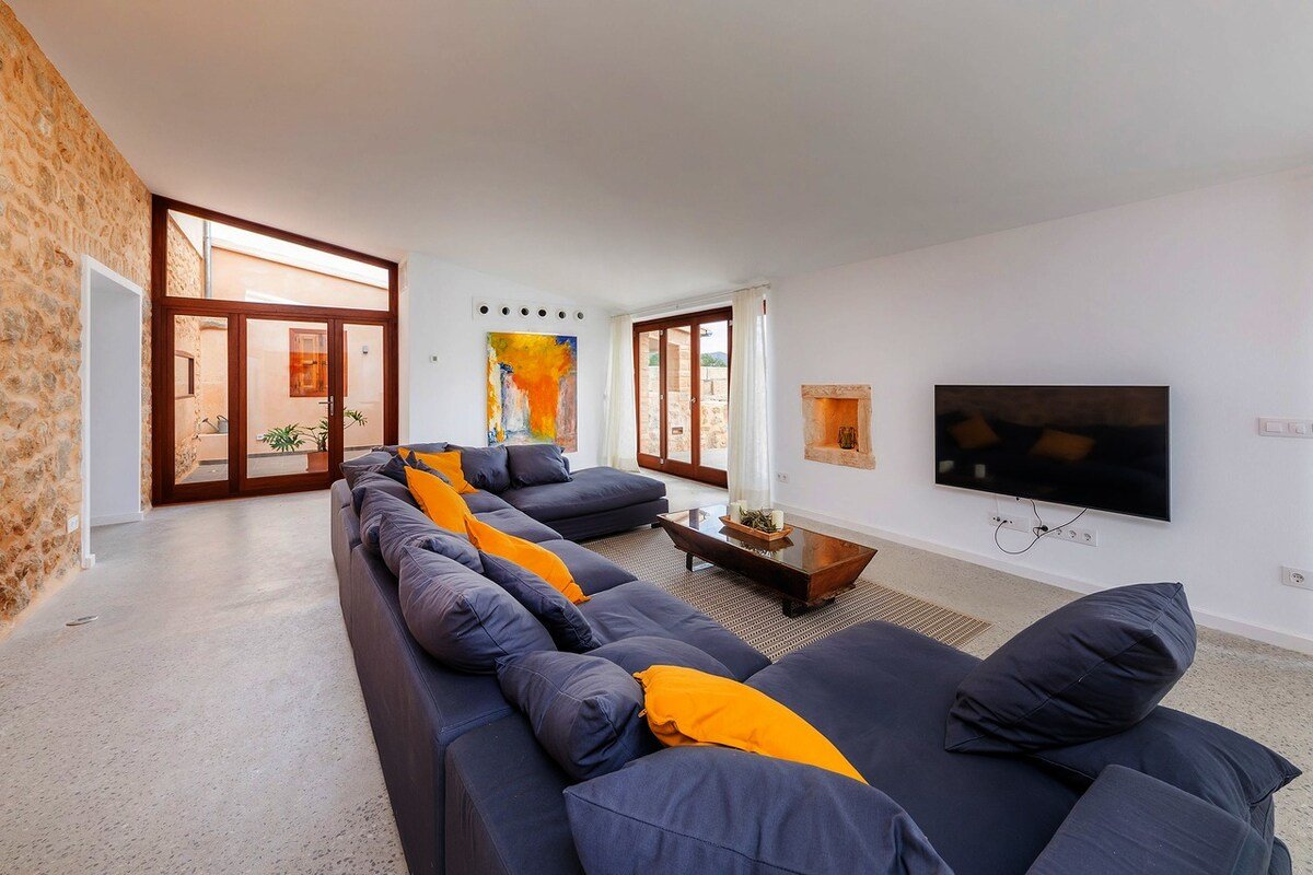 Can Caragol de Dalt (fantastic villa) gallery image 5