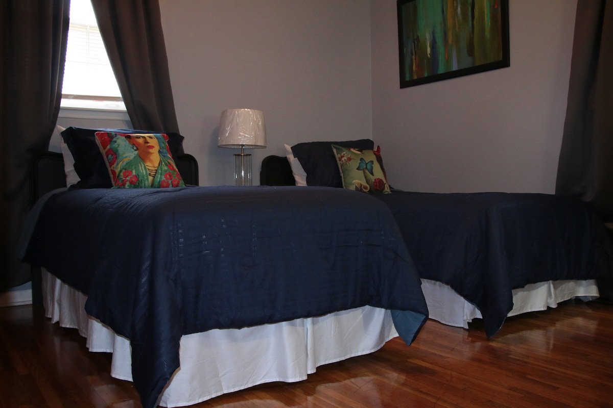 Cozy and Quaint Home- Gulch gallery image 5