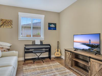 Spacious – Free Parking, walk to food, crib