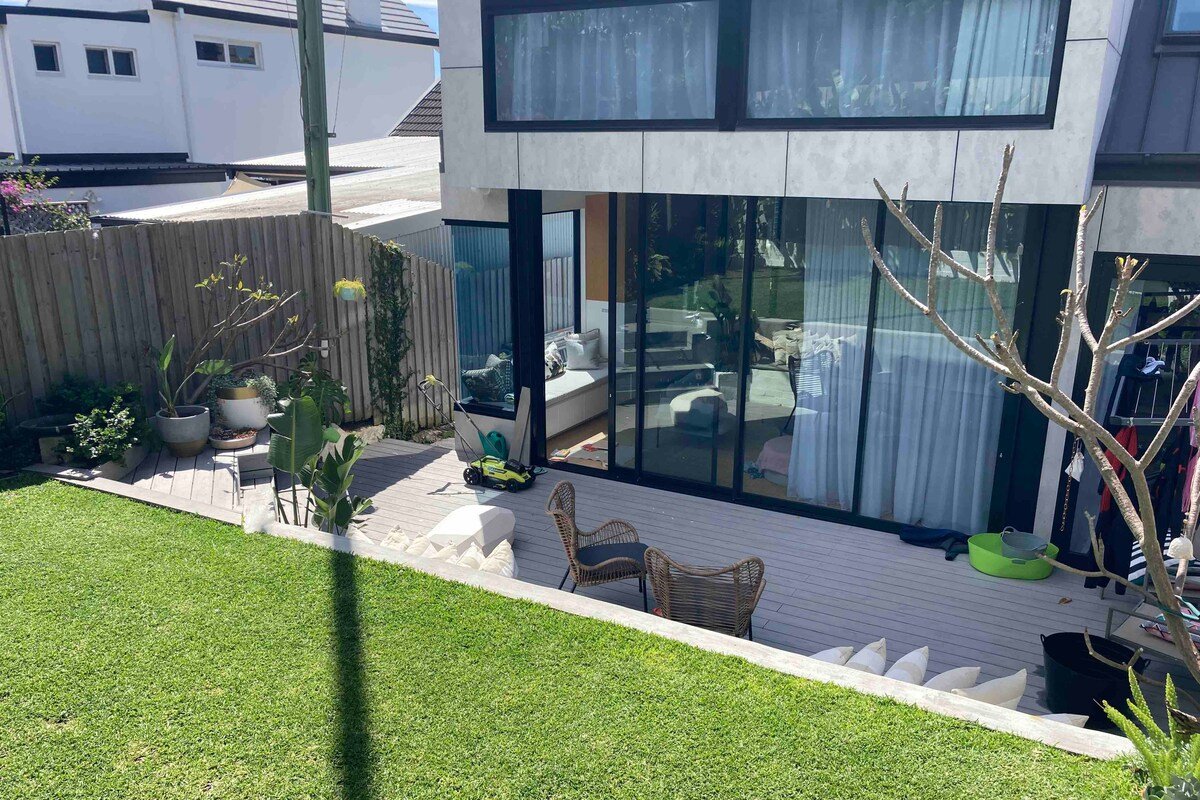 Wrapped in Clovelly – a warm 5 bedroom home gallery image 5