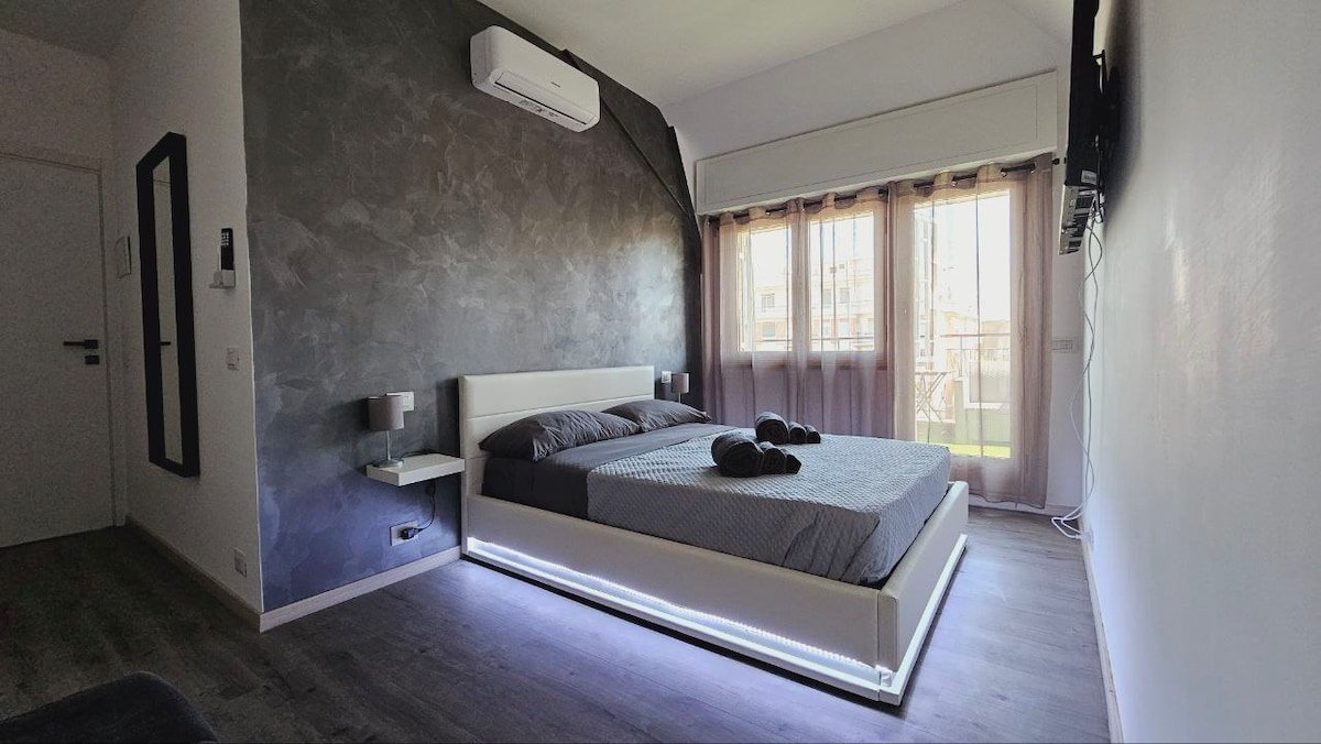 Penthouse Di Re -5 min. metro “Arco di Travertino” gallery image 5