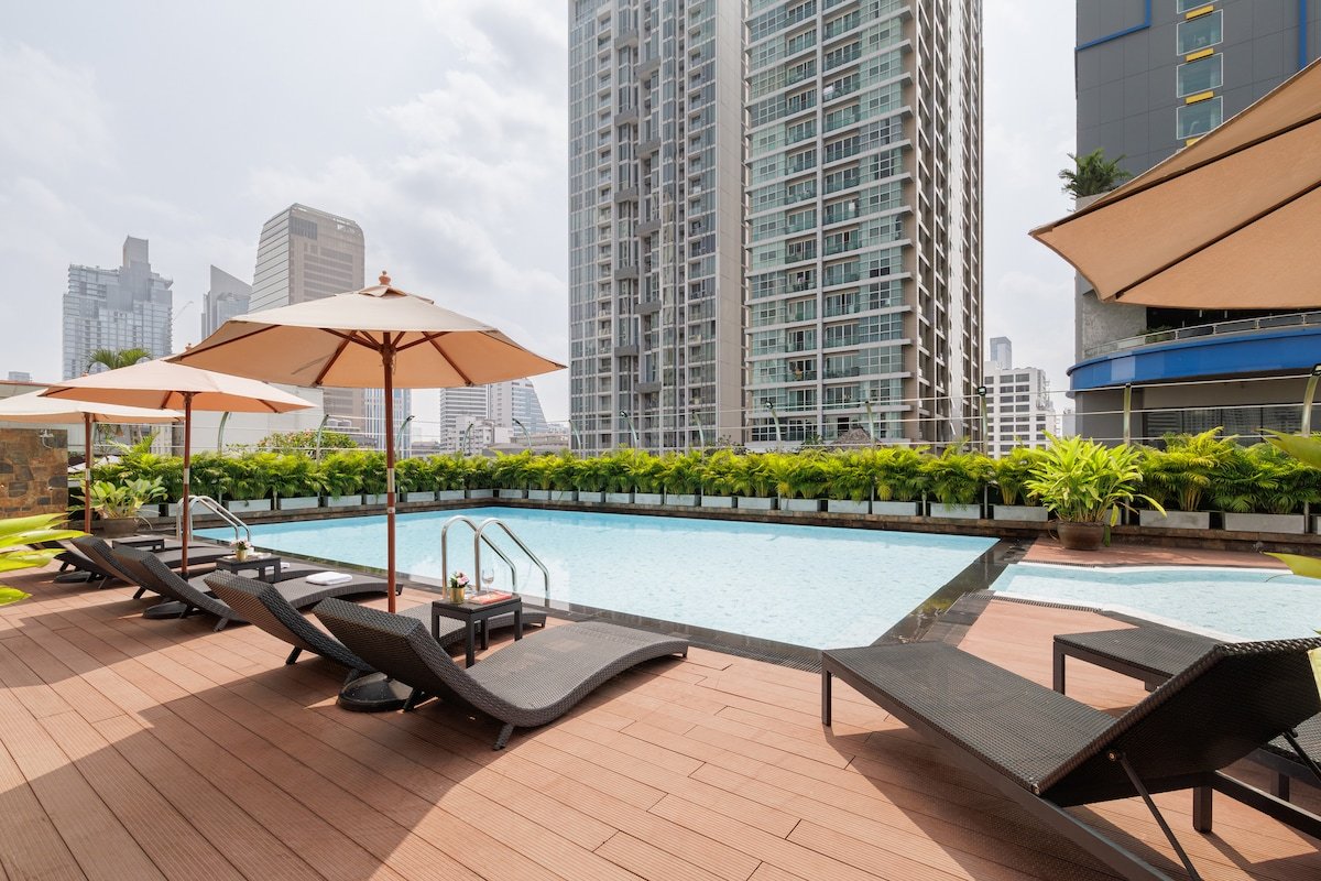 Large Lux 3BR Suite • Pool Table• Soi 11• Nana BTS gallery image 4