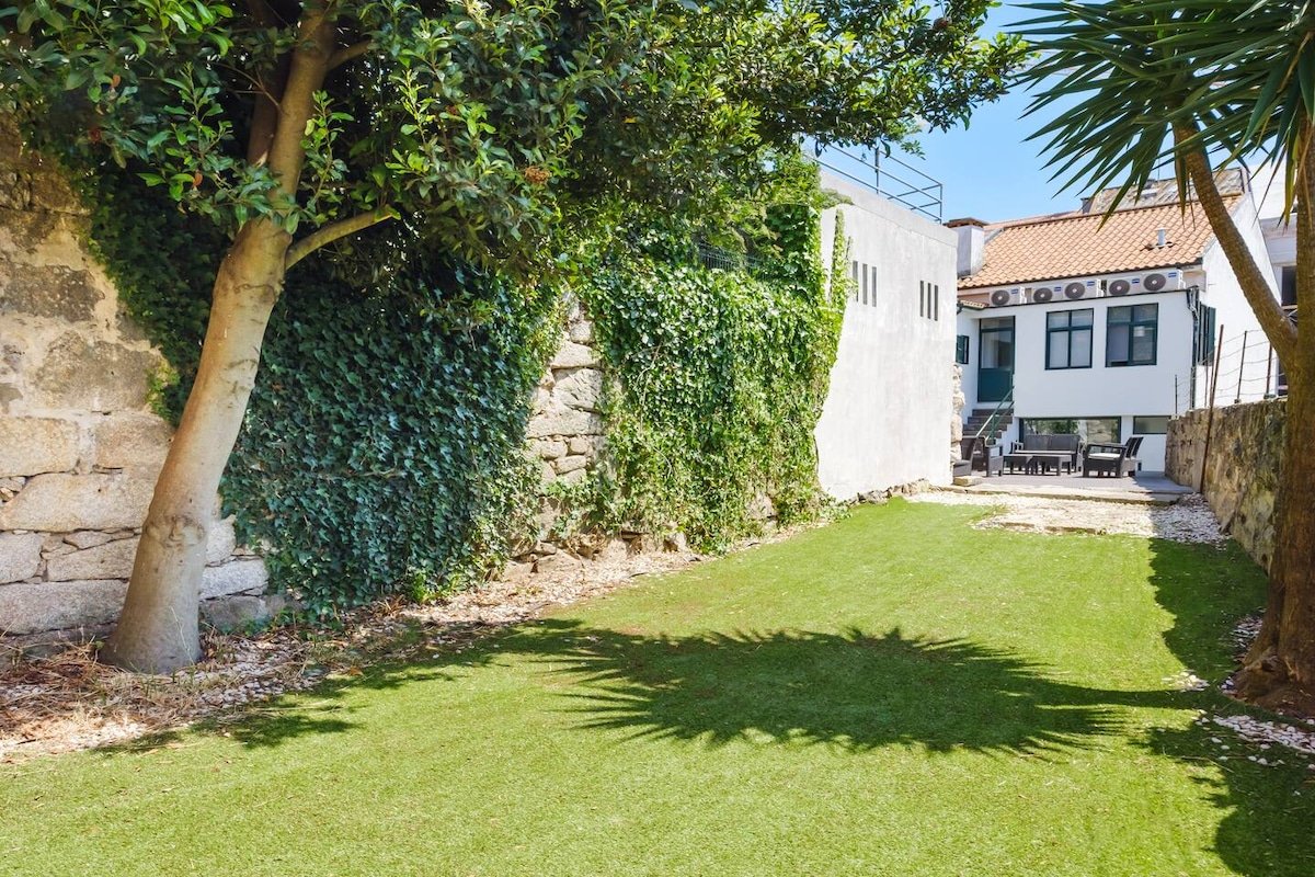 4 Master Suites House, Backyard, Central Location gallery image 4