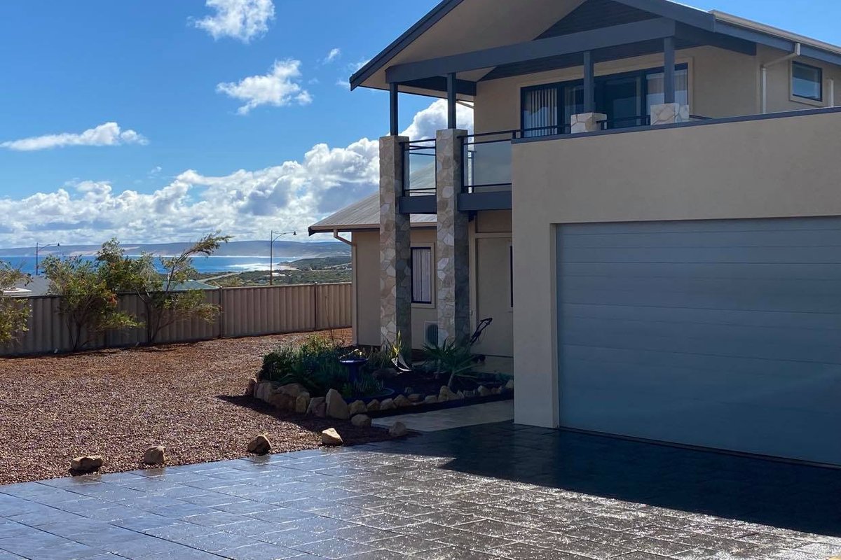 AMAZING views at The Lookout FREE WIFI & NETFLIX