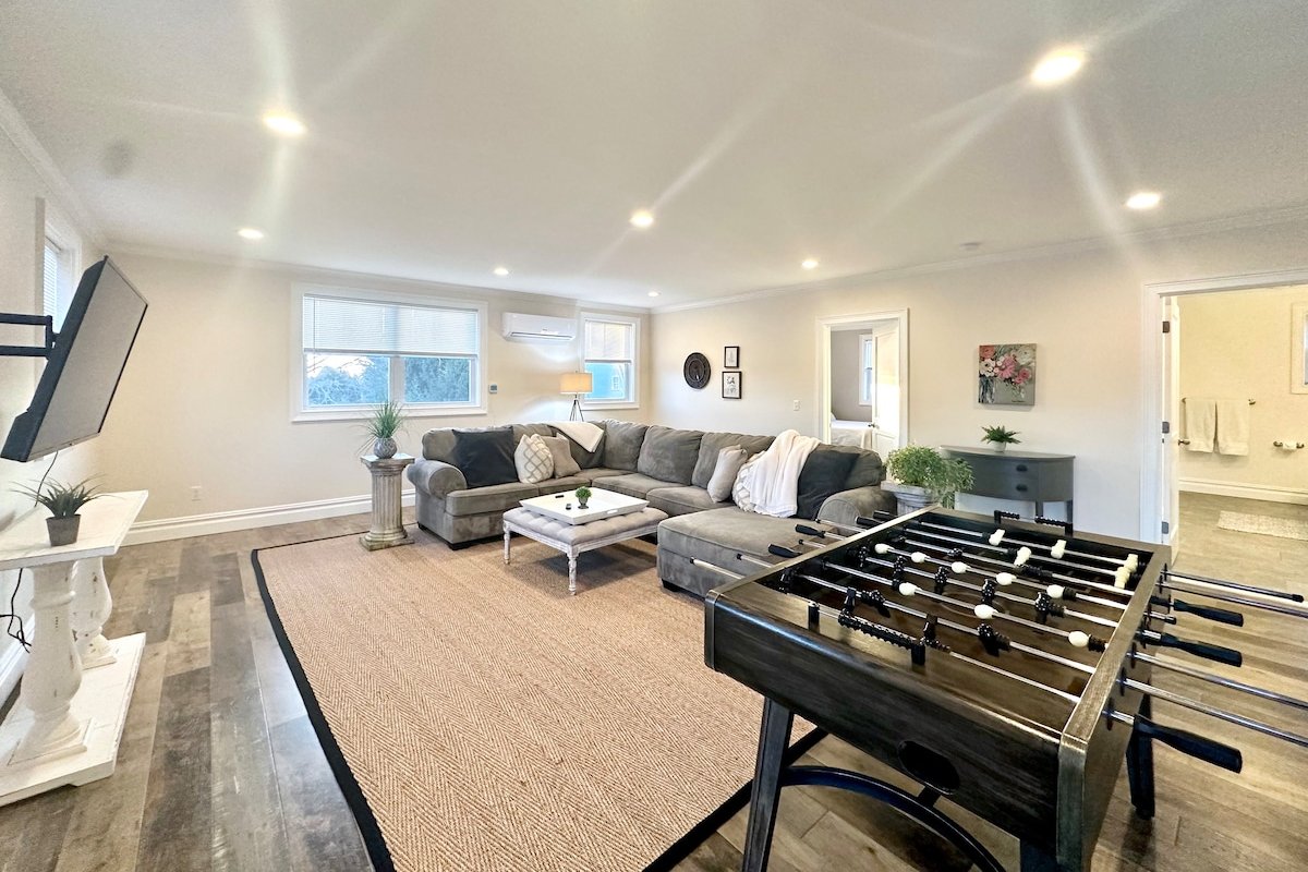 Hangar Haven, Large 6 Bedroom House gallery image 3