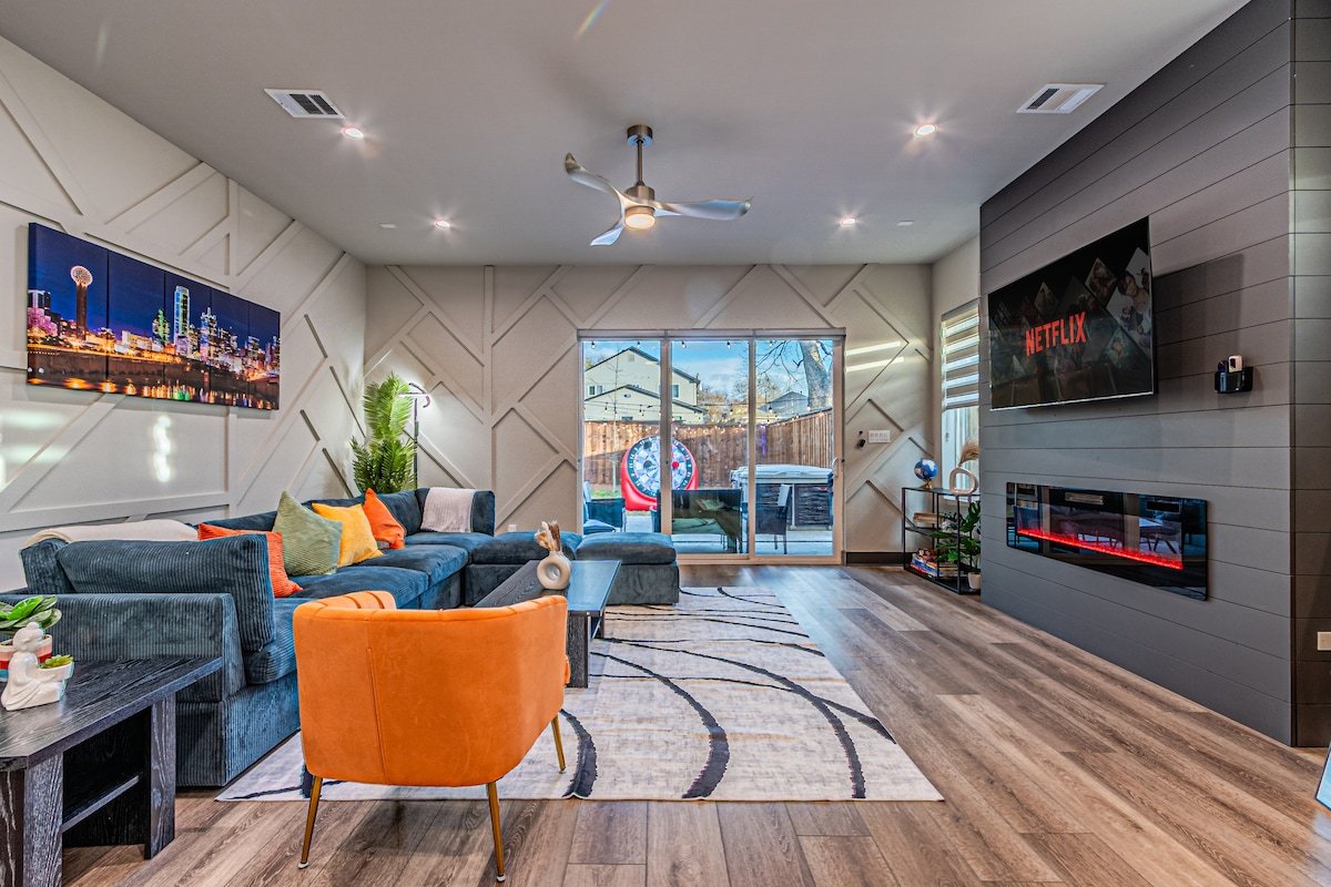 [Royal Luxury] Dallas Luxe Stay w/2 HotTubs+Games gallery image 3